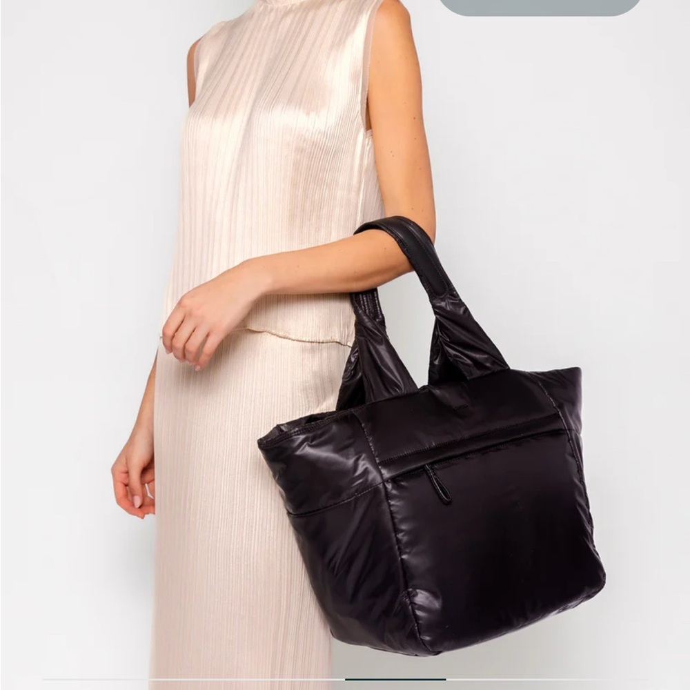 Caraa Black Quilted Tote Bag Sleek Modern Design